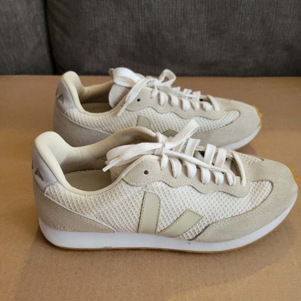 Veja Rio Branco Size 8 Sneakers